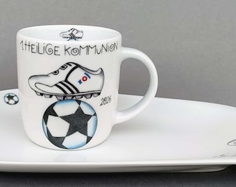 Kommunion 2026 2-teilig oder 3-tlg. Porzellan Fußball Fußballer Becher 0,3l Schale Teller Mädchen Junge Andenken personalisiertes Geschenk