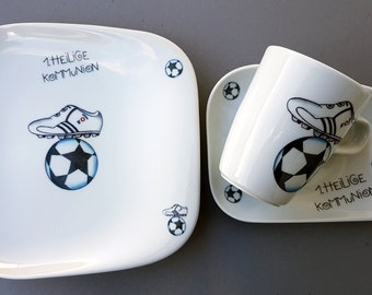 Kommunion 2024 Porzellan 3-teilig Set Fußball mit Wunschname Kinder Becher Teller Geschenk Bälle bunt personalisiert