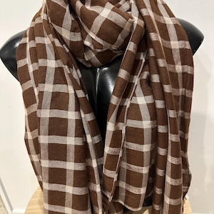 Unisex Check Scarf: Lightweight Travel Accessory