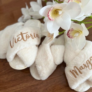 BRIDESMAID Slippers, Bridesmaid Gifts, Personalized Slippers, Customized Bridesmaid Gift, Wedding Fluffy Slippers, Bridal Gift