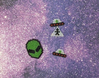 UFO Brick Stitch Bead Pattern, Brick Stitch, Beading Pattern, Aliens, UFOs, Beaded Charm, Beam Me Up, Spaceship, PDF Digital Download