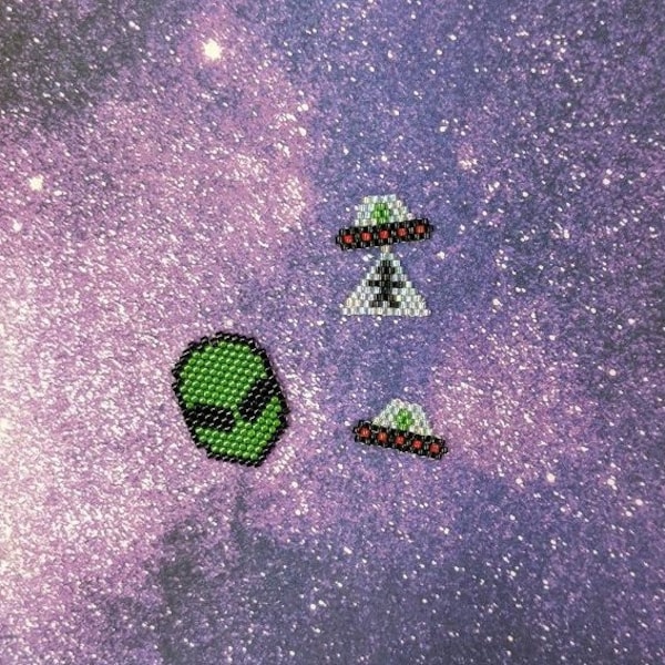 UFO Brick Stitch Bead Pattern, Brick Stitch, Beading Pattern, Aliens, UFOs, Beaded Charm, Beam Me Up, Spaceship, PDF Digital Download