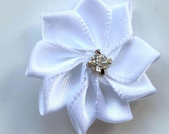 Pequeña flor de satén con cuentas centro-Pack de 3