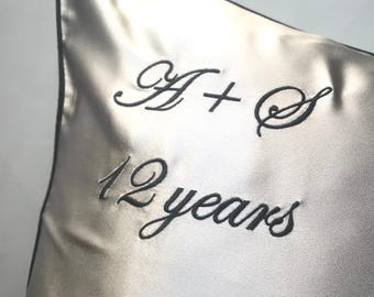 Personalized Single-Side Mulberry Silk Pillowcase with Embroidery, Embroidery Pillowcase Zipper Closure 22 momme, Anniversary/ Wedding Gift