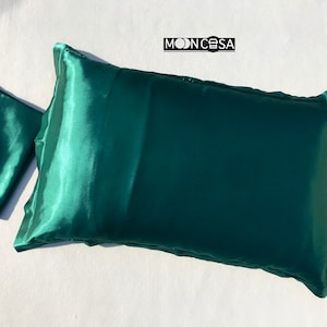 Premium Natural Mulberry Silk Pillowcase with Envelope Closure, Bridal/ Wedding/ Birthday Gift (Emerald Green)