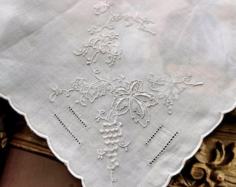 1990s Antique Cotton Yarn Napkin with Grape Embroidery, Embroidered Napkin, Hand Embroidered Napkin, Napkin for Holiday Party