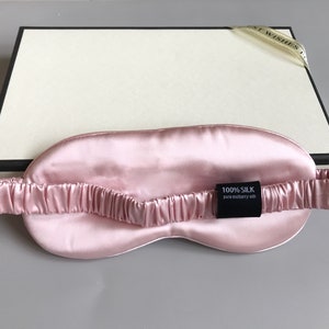 This mulberry silk eye mask is made of 22 momme silk, buttery-soft silk is good for skin and hair, best choice for your eye care, good gift for your friends and families in holidays.