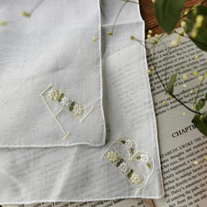 Tovagliolo antico con lettera A e B ricamata degli anni '90, tovaglia in filato di cotone ricamato, tovagliolo ricamato a mano, tovagliolo per feste