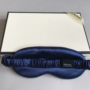 This mulberry silk eye mask is made of 22 momme silk, buttery-soft silk is good for skin and hair, best choice for your eye care, good gift for your friends and families in holidays.