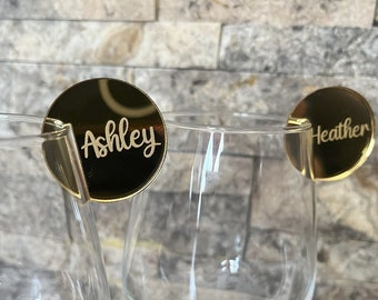 Gepersonaliseerde houten of acryl wijnglasbedels: tafeldecoratie bruiloft en verloving