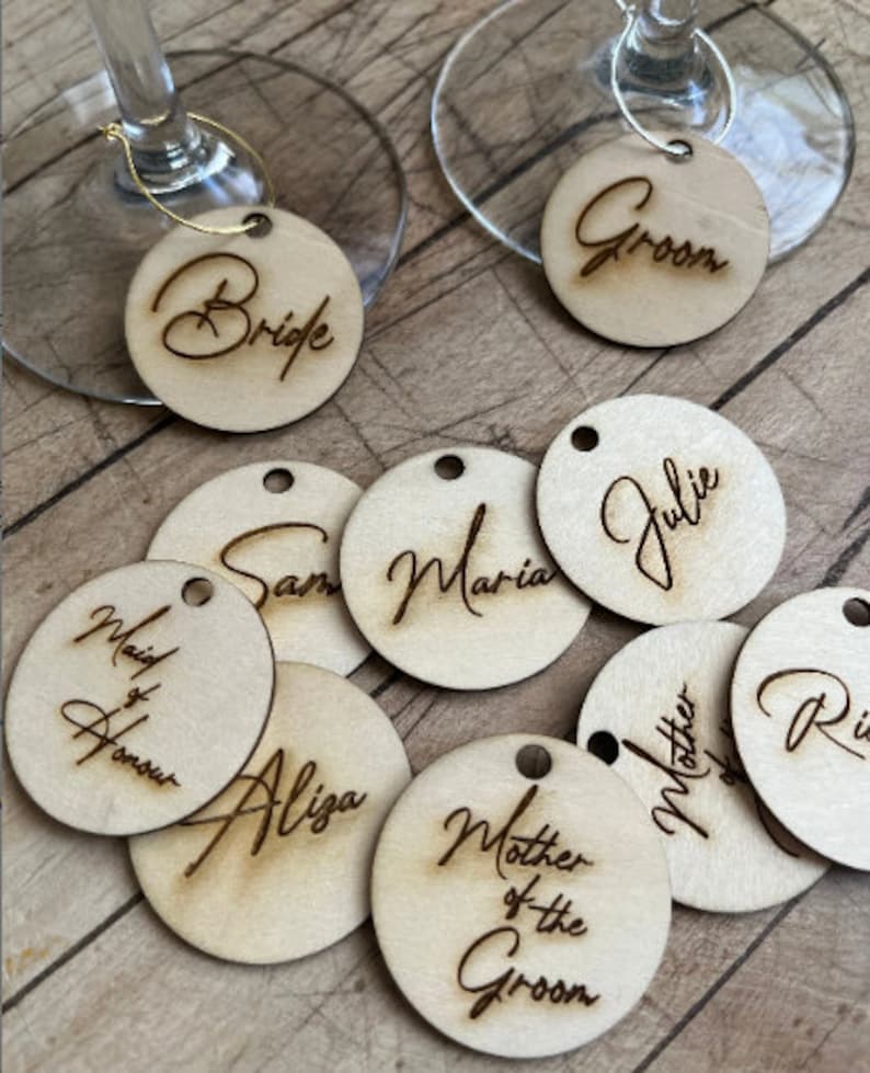 Adornos personalizados para copas de vino, tarjetas de mesa personalizadas para bodas, etiquetas para bebidas de acrílico o madera. Wood (1.5mm)