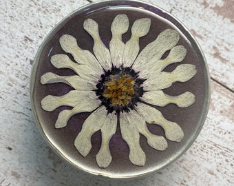 Round Pill Box, Cape Daisy, Purple Flower, Deep Purple, Resin, Real Flower , Pressed Flower, Storage, Tin Case, Vitamins, Jewelry case