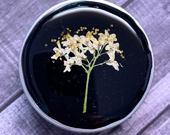 Round Pill Box, Viburnum, White Flower, Resin, Black, Pressed Flower, Storage, Tin Case, Vitamins, Jewelry case, Botanical, Teacher Gift