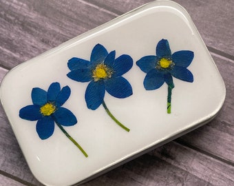 Decorative Tin, Storage Box, Metal Tin, Annunciator, Blue Flowers, Jewelry Case, Resin,  Pressed Flowers, Altoid-size, Sewing Kit, Purse