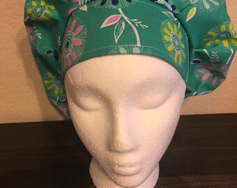 Female scrubcap - floral green vine