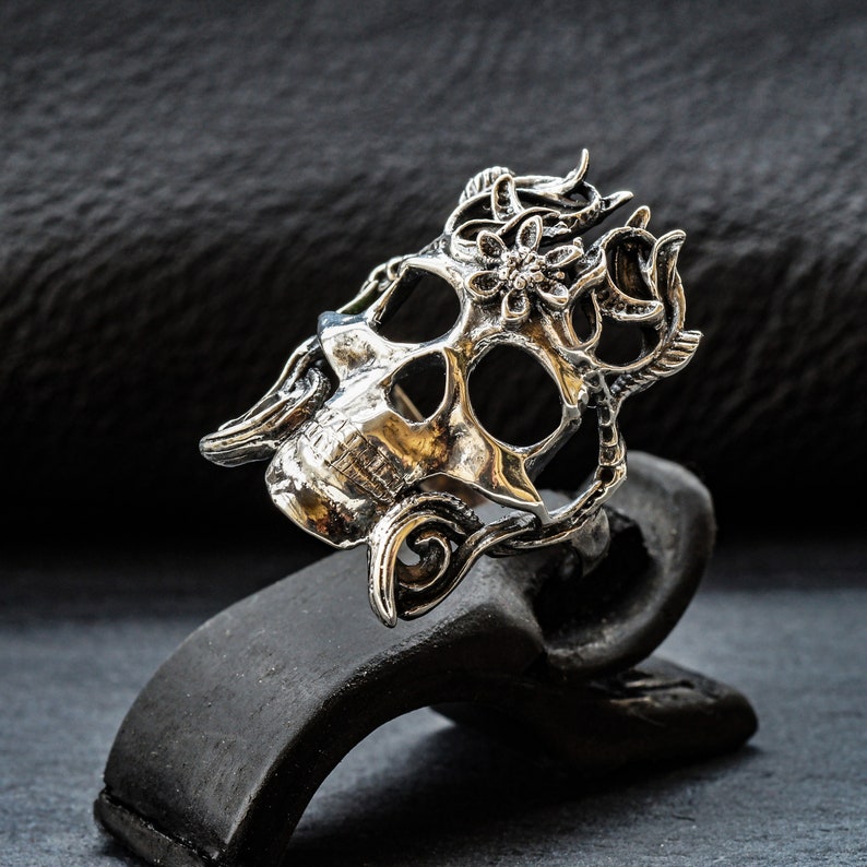 Human Skull Santa Muerte Amazon Elegant Sterling Silver Women/'s Luxlupum Kali Goddess Skull ring Artemis Witch jewelry Feminist Goth