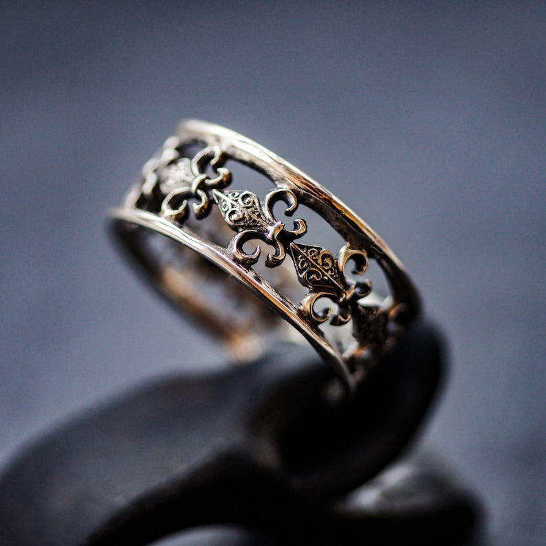 Handmade Silver Royal Band Ring Sale Special Price Lis Unique Fleur de Gard Manufacturer direct delivery