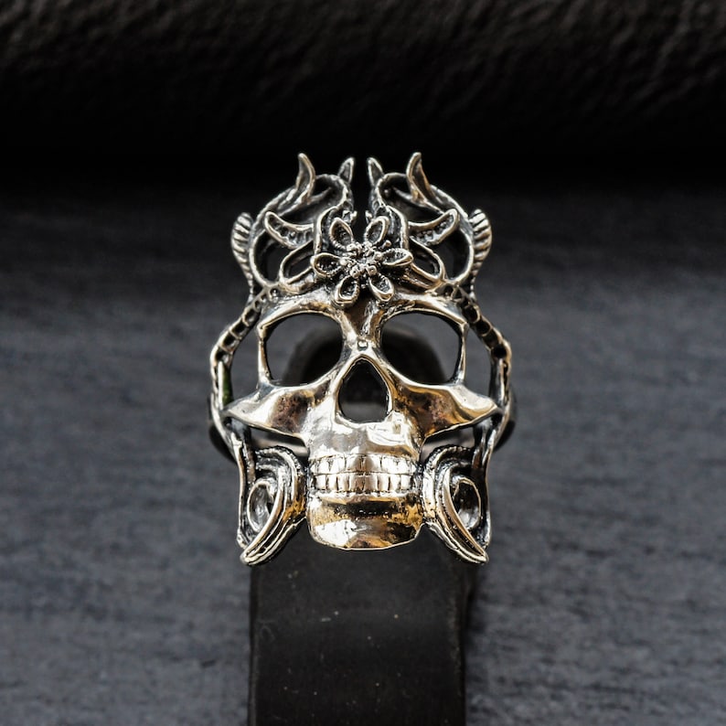 Human Skull Santa Muerte Amazon Elegant Sterling Silver Women/'s Luxlupum Kali Goddess Skull ring Artemis Witch jewelry Feminist Goth