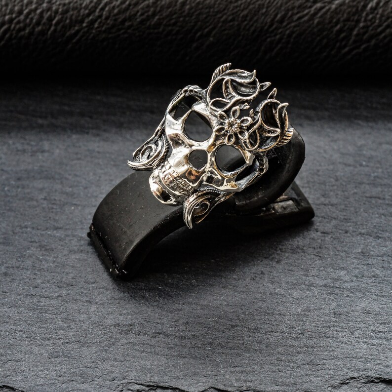 Human Skull Santa Muerte Amazon Elegant Sterling Silver Women/'s Luxlupum Kali Goddess Skull ring Artemis Witch jewelry Feminist Goth