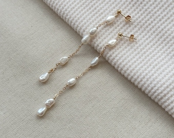 Pendientes de perlas genuinas rellenos de oro de 14K, pendientes colgantes de perlas de agua dulce, pendientes de perlas colgantes no coincidentes, pendientes de cadena de perlas irregulares