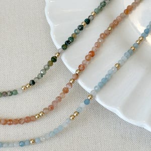Collar de piedras preciosas con cuentas, collar de piedras preciosas bañadas en oro de 14 quilates, collar de aguamarina, collar de piedra solar, collar de ágata musgosa, joyería delicada