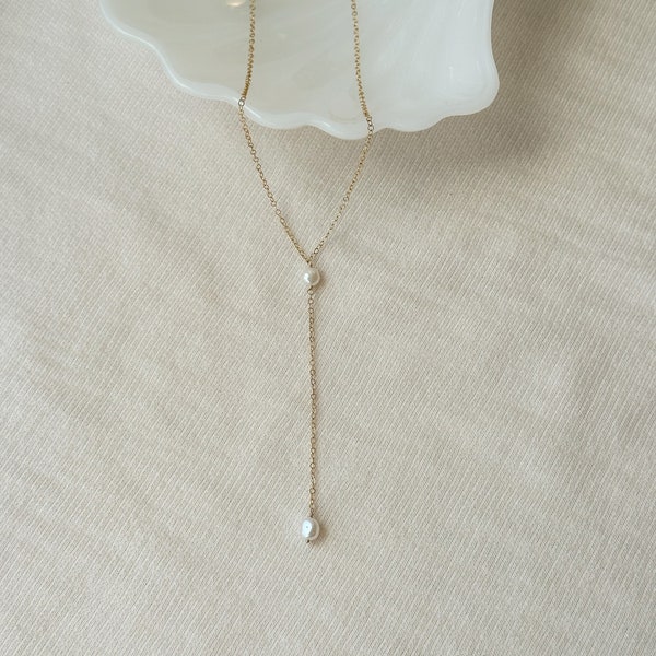 Collier goutte de perles, collier de perles minimaliste, collier Lariat de perles, collier de perles en or 14 carats en Y, collier de mariage, collier de perles simple