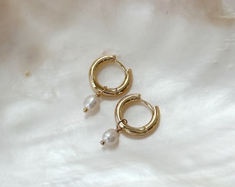 Pearl Huggie Earrings 18K Gold Filled Freshwater Pearl Hoops, Baroque Pearl Earrings, Minimalist Pearl Drop Earrings, Gifts for Women