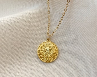 Collier soleil en or, collier pendentif soleil vermeil 14 carats, collier céleste, cadeaux pour une amie, collier soleil, cadeaux d'anniversaire pour elle