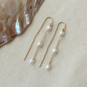 Pendientes de perla ensartada, pendientes de cadena chapados en oro de 14 quilates, pendientes de cadena larga, pendientes de novia, joyas de boda delicadas, regalos para ella