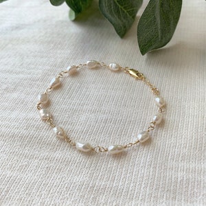 14K Gold Filled Pearl Bracelet, Dainty Natural Pearl Bracelet, Delicate Bridal Bracelet, Wedding Bracelet, Isla Freshwater Pearl Bracelet image 3