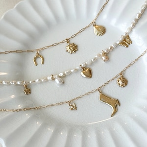 Collar con dije personalizado, chapado en oro de 14 quilates, collar con dije de verano, regalo de cumpleaños para ella, collar con dije de letra dorada