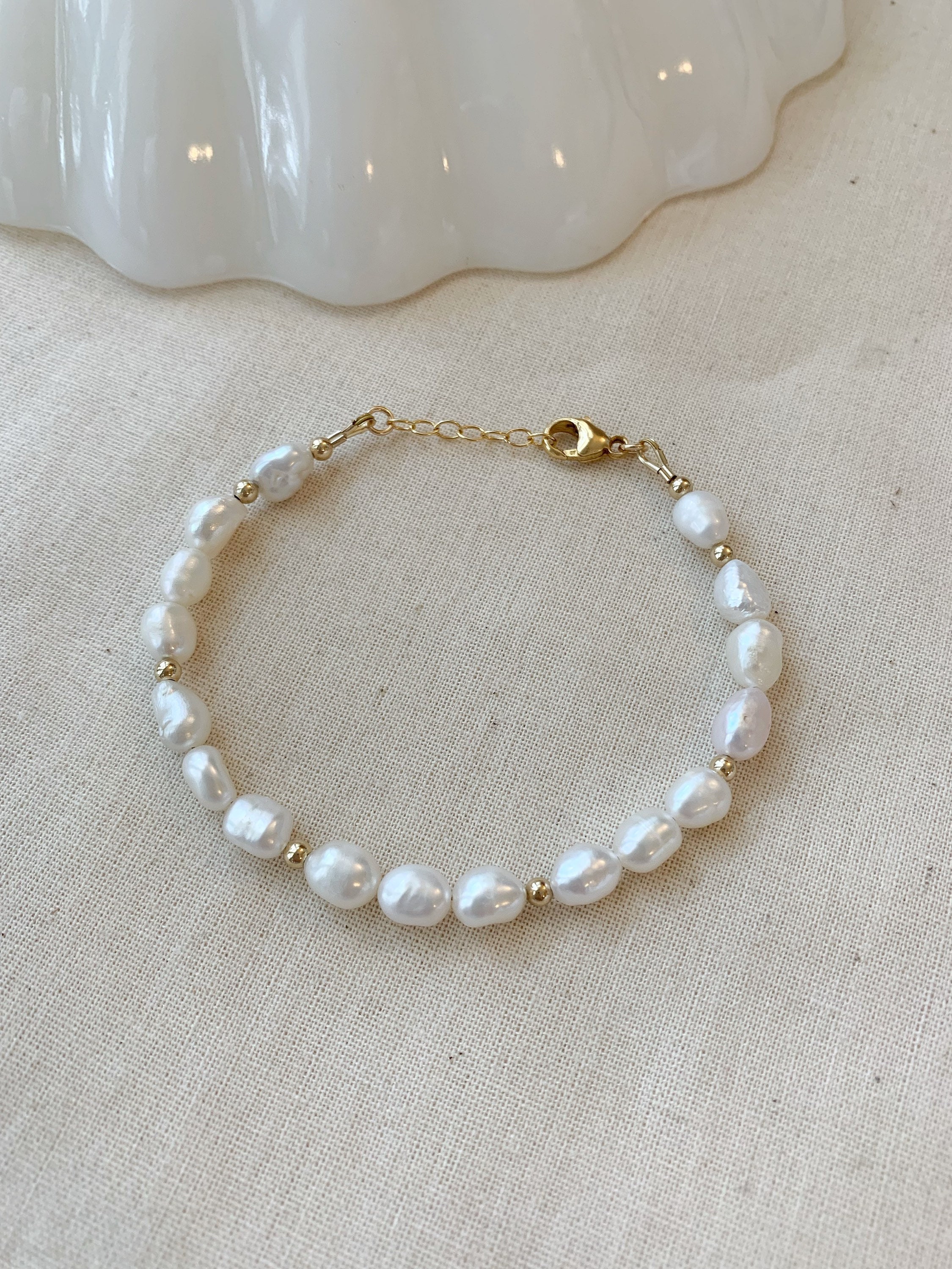 ブレスレット LESS IS MORE Freshwater Pearl Bracelet 14K Gold Field Magnet Freshwater Pearl Bracelet, 14K Gold Filled Beaded Pearl