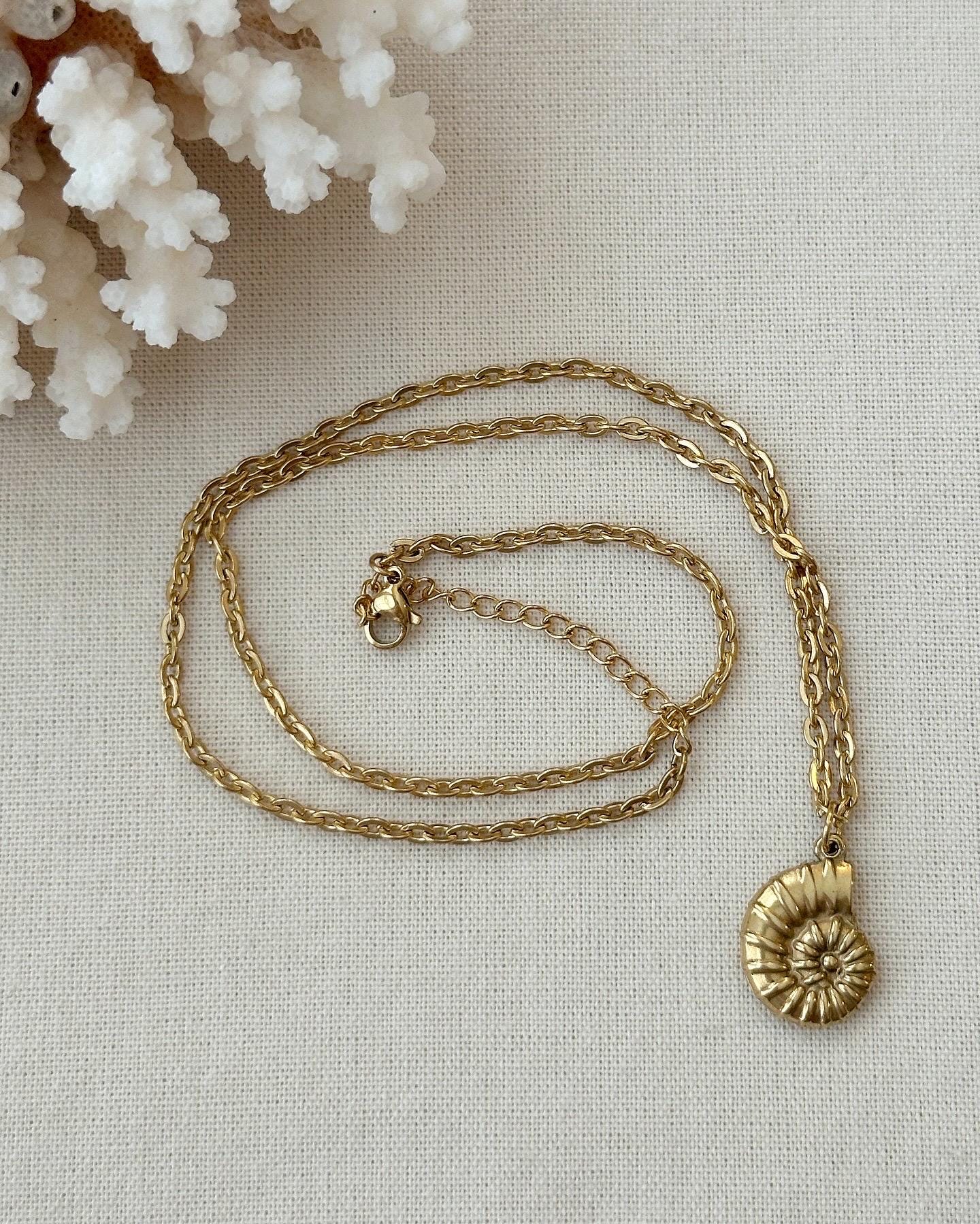 Layer Shell Necklace - Etsy