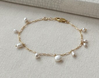 Natürliche Perlenarmband, 14K Gold gefüllte baumelnde Perlen Kettenarmband, gemischte Perle Armband, Süßwasserperle Hochzeitsarmband