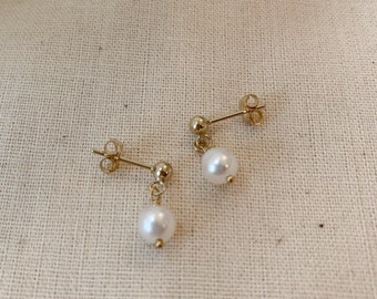 Simple Pearl Earrings, Dainty 14K Gold Filled Pearl Stud Earrings, Minimalist Pearl Earrings, Real Pearl Earrings, Gifts for Her