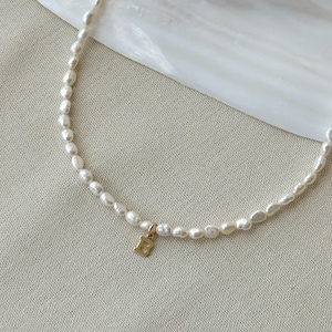 Freshwater Pearl Chain Initial Necklace, 14K Gold Filled Letter Charm Necklace, Personalized Jewelry, Pearl Gifts for Women