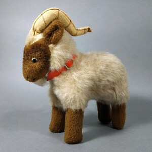 CLEMENS SPIELTIERE. RAM de mohair vintage. Relleno de lana de madera/paja. 23 cm (9 pulgadas)