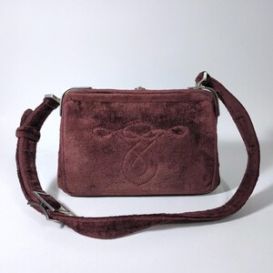 CESARE PICCINI * Florencia. Bolso clutch vintage de terciopelo burdeos con. Espejo. Italia. Alrededor de los años 60