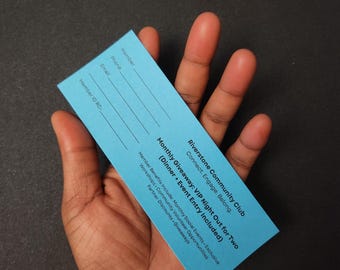 Edición de tarjetas de membresía de clubes en Canva para grupos comunitarios