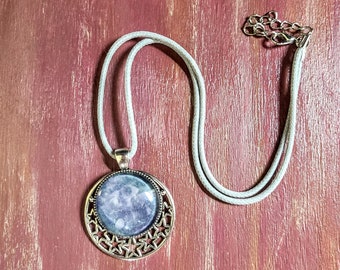 Colgante lunar / Brillo en el collar de la luna oscura / joyería de declaración única / colgante celestial