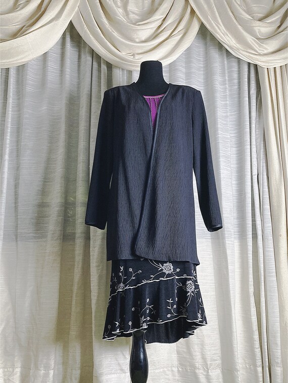 Elegant Plissé Dress & Cardigan