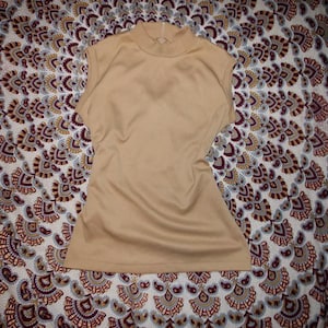 M/ Vintage Tan Mod Tank Top, Sleeveless Mock Neck Polyester Top, High Neck Shirt w/ Ribbed Trim, 60s Mod