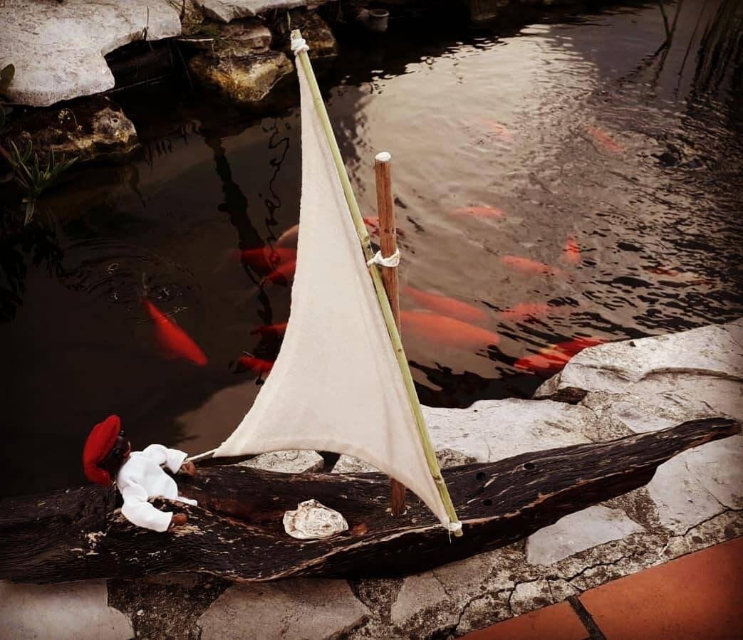 Sculpture d'une Barque en Bois Flotté