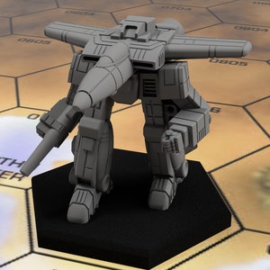 Peut inclure: Un modèle en plastique gris et détaillé d'un robot futuriste avec un long nez pointu et un corps rectangulaire. Le robot est debout sur une base noire.
