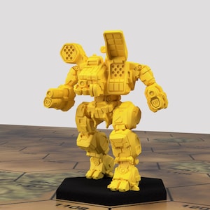 Può includere: Un modello di robot da combattimento in plastica gialla con una grande pistola su ogni braccio. Il robot è in piedi su una base nera.