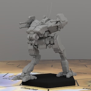 Könnte beinhalten: Ein graues, detailliertes, Plastikmodell eines futuristischen, vierbeinigen Roboters mit zwei Kanonen auf dem Rücken und einer einzelnen Kanone vorne.