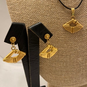 precolumbian jewelry. set pendant and earrings, pre colombian pre colombinos 24kt gold plated