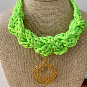 precolumbian jewelry. Macramme Necklace with pendant , pre colombian pre colombinos 24kt gold plated