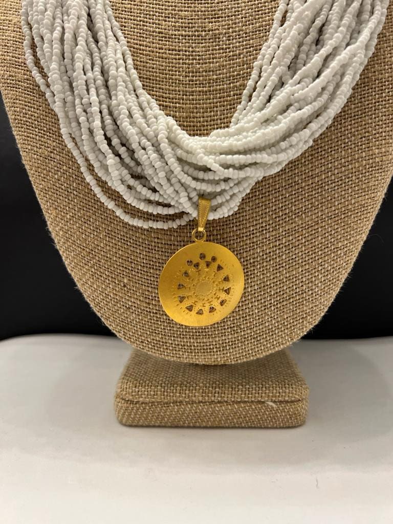 Joyería con collar chaquira con colgante - Etsy España