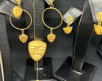 Precolumbiaanse sieraden vrouw maskeroorbellen, pre colombinos 24kt verguld.